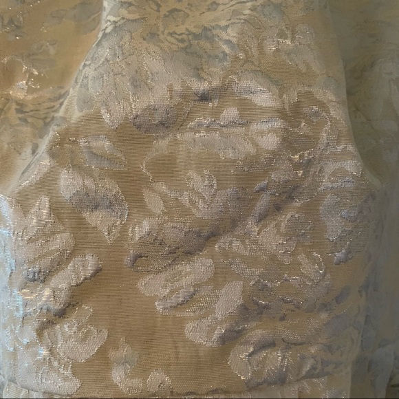 Silver floral  Peplum top - Picture 4 of 5